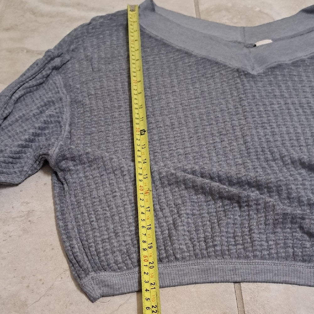 We The Free FREE PEOPLE Gray SHEER vneck Crop Top - Picture 6 of 7